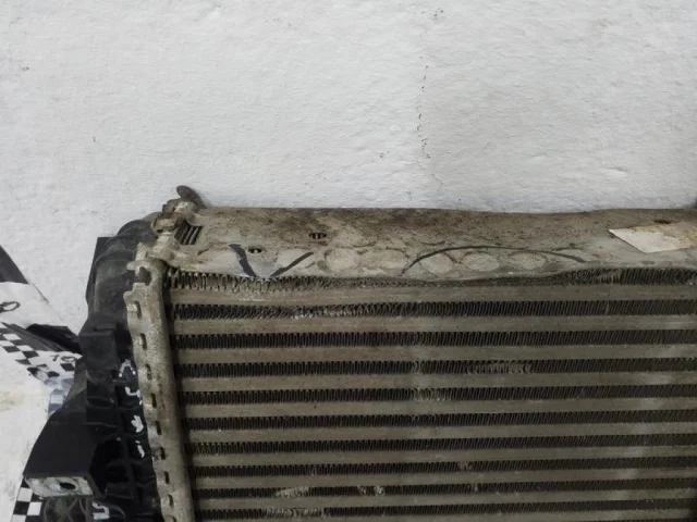 Интеркулер левый для Audi Q8 4M 2018-2023 на фотографиях