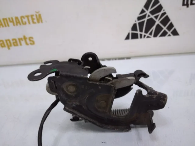 Замок капота левый для BMW 5er G30 2016-2023 на фотографиях