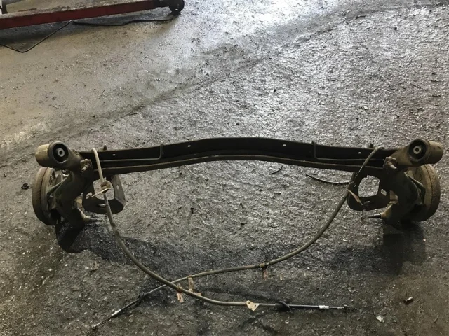 Задняя балка для Suzuki SX4 2006-2009 на фотографиях