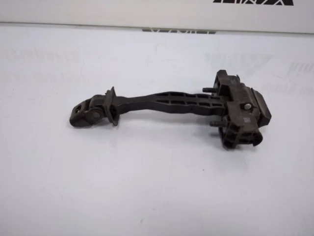 Ограничитель двери передней левой для BMW X5 G05 2018+ на фотографиях