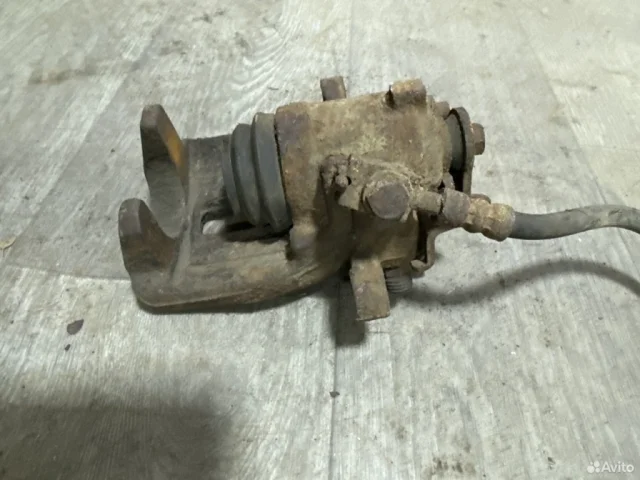 Суппорт задний левый для Audi A4 B7 2004-2008 на фотографиях