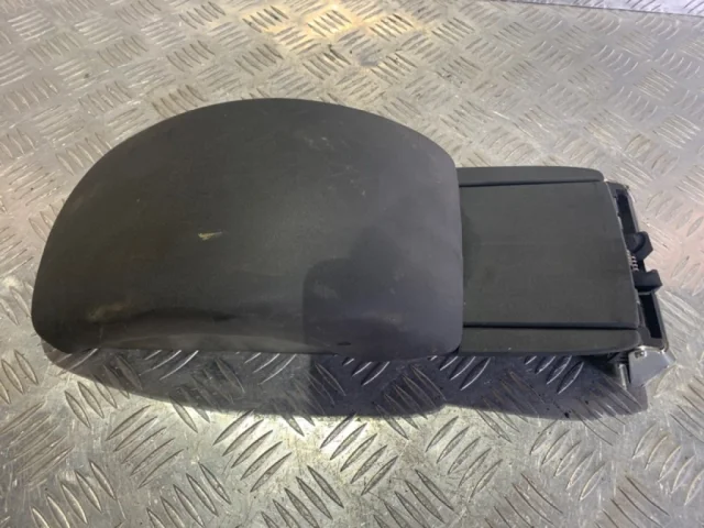 Крышка подлокотника для Citroen C4 Хэтчбек 2010-2016 на фотографиях