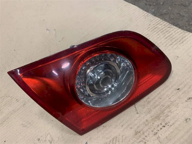 Фонарь внутренний левый для Volkswagen Passat Variant (B6, Typ 3C) 2004-2010 на фотографиях