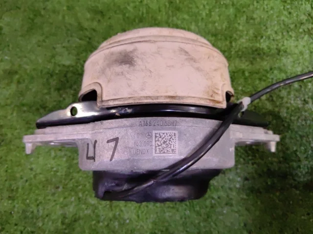 Опора двигателя передняя левая верхняя для Mercedes-Benz GL class X166 2012-2016 на фотографиях