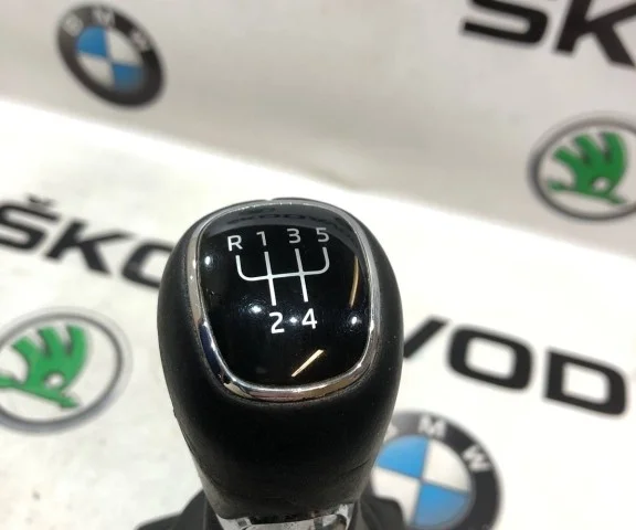 Ручка МКПП для Skoda Octavia A7 на фотографиях