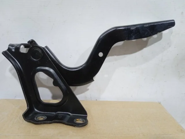 Петля капота правая для Toyota RAV4 XA40 rest 2015-2019 на фотографиях