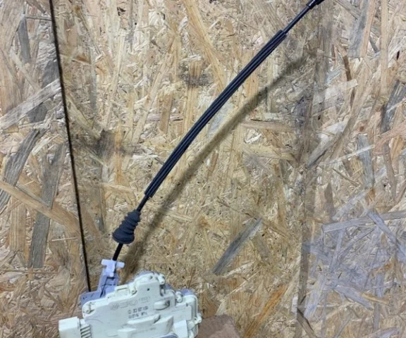 Центральный замок для Volkswagen Passat (B6, Typ 3C) 2005-2010 на фотографиях