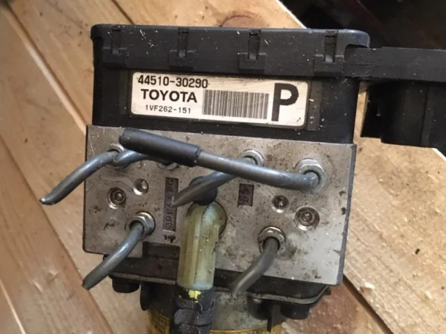 Блок ABS для Lexus IS Седан 300 rest XE30 2017-2019 на фотографиях