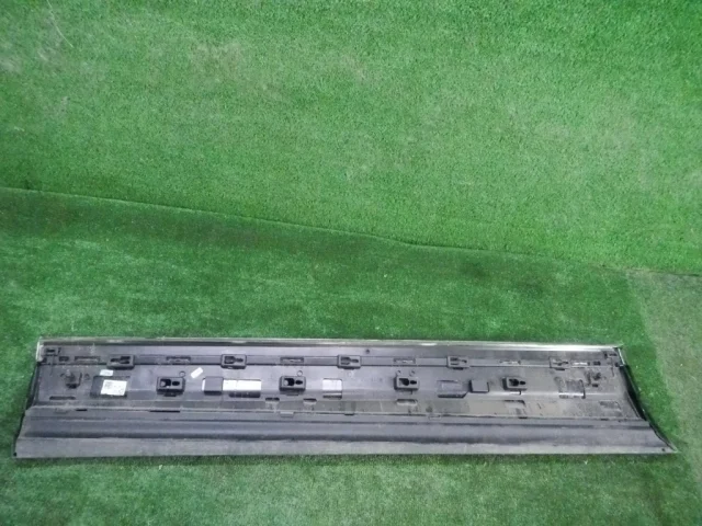 Накладка двери багажника для Volkswagen Touareg III (CR) 2018+ на фотографиях