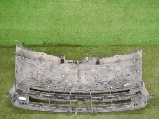 Решетка радиатора для Ford Explorer U502 rest 2014-2019 на фотографиях