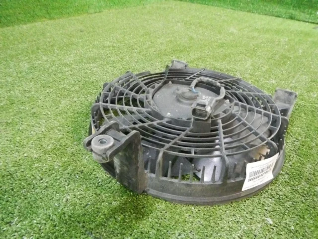 Вентилятор радиатора кондиционера для Toyota Land Cruiser J200 Rest2 2015-2021 на фотографиях