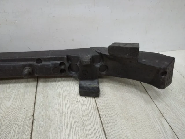 Усилитель переднего бампера для Renault Duster HM 2020+ на фотографиях