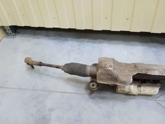 Пыльник рулевой рейки для Volkswagen Passat (B6, Typ 3C) 2005-2010 на фотографиях