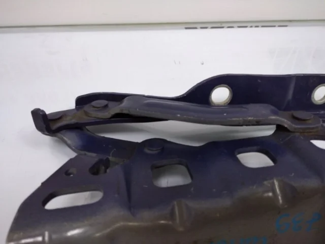 Крепление петли капота для Hyundai Tucson TL 2015-2019 на фотографиях