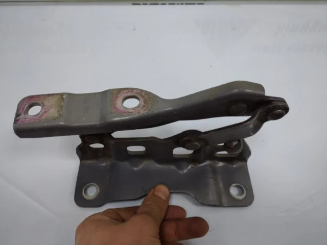 Крепление петли капота для Hyundai Tucson TL 2015-2019 на фотографиях