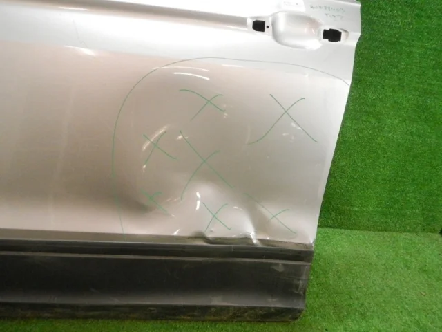 Накладка на дверь передняя левая для Volkswagen Tiguan II MK2 2016+ на фотографиях