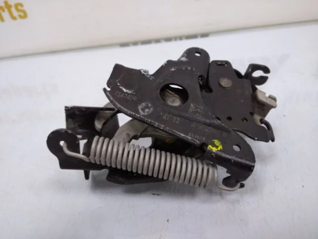 Замок капота правый для BMW X5 G05 2018+ на фотографиях