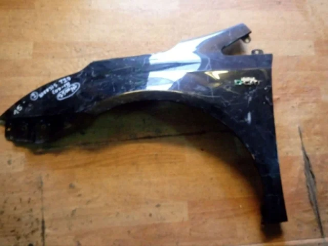 Крылья для Toyota Avensis Универсал T270 2008-2018 на фотографиях