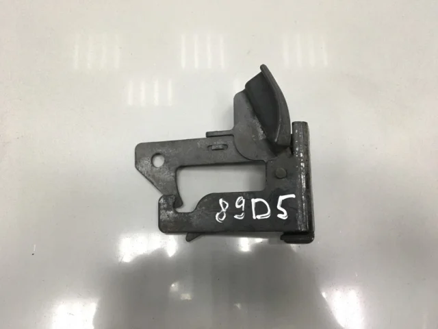 Замок капота правый для Mercedes-Benz C class W204 2007-2014 на фотографиях