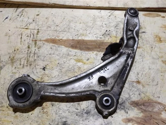 Качающийся рычаг правый для Nissan Teana J32 2008-2013 на фотографиях