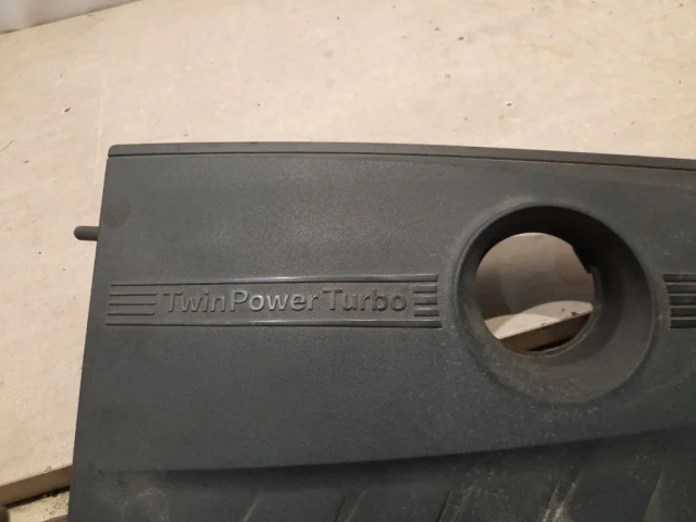 Пластиковая крышка двигателя для BMW 1er Ф20 2011-2015 на фотографиях