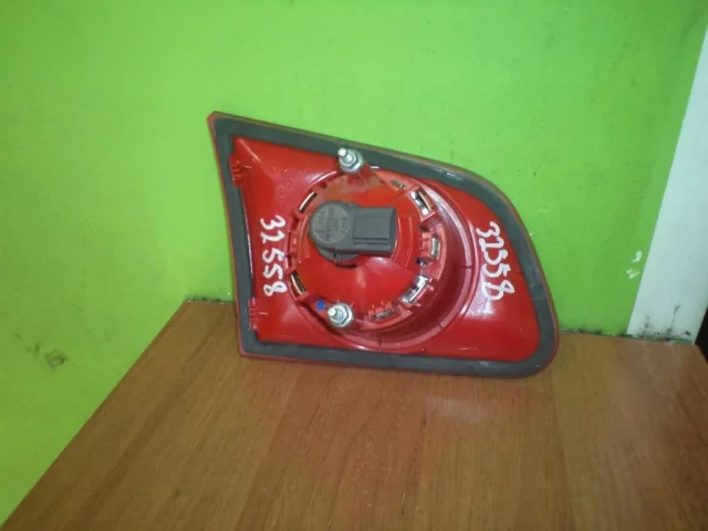Фонарь внутренний левый для Volkswagen Passat Variant (B6, Typ 3C) 2004-2010 на фотографиях