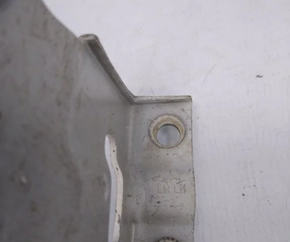 Петля капота левая для Hyundai ix35 1 2009-2013 на фотографиях