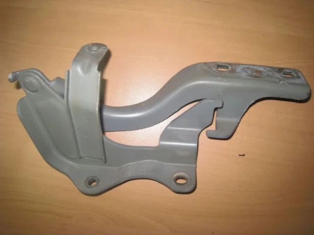 Крепление петли капота для Opel Antara 2006-2017 на фотографиях