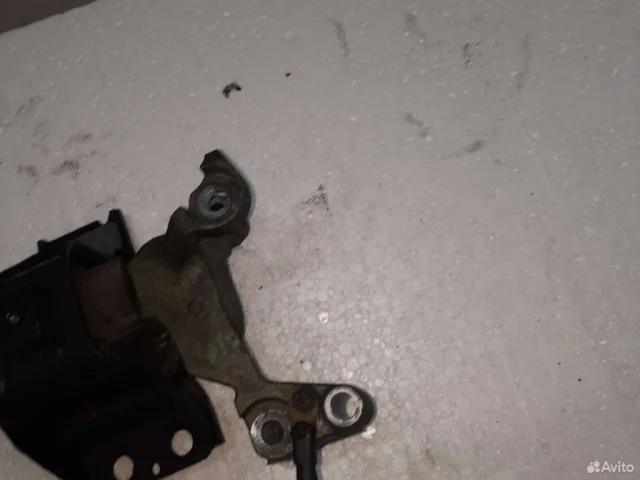 Опора двигателя задняя правая верхняя для Nissan Qashqai J10 2006-2013 на фотографиях