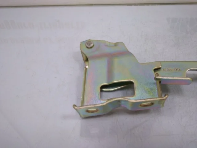 Петля капота правая для Hyundai ix35 1 2009-2013 на фотографиях