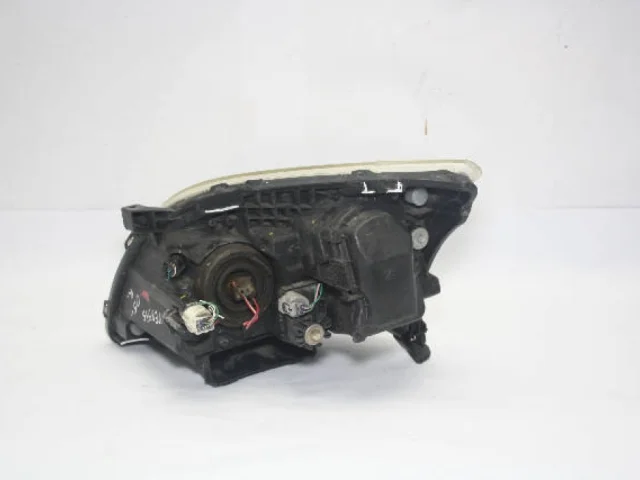 Фары для Toyota Avensis Универсал T250 2003-2008 на фотографиях