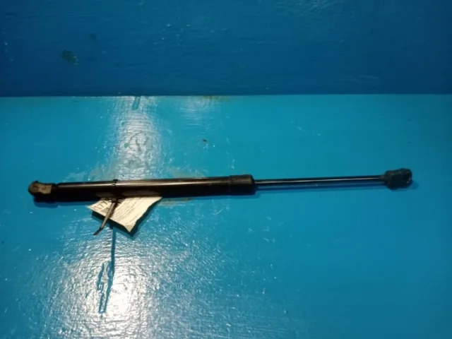 Амортизатор капота правый для Nissan Teana L33 2014-2020 на фотографиях