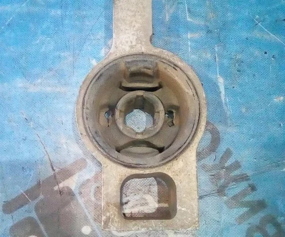 Рычаг передний левый нижний для Skoda Octavia A5 на фотографиях