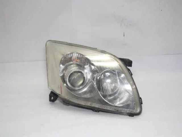 Фары для Toyota Avensis Универсал T250 2003-2008 на фотографиях