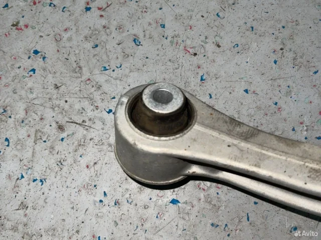 Рычаг передний правый верхний для BMW 5er G30 2016-2023 на фотографиях