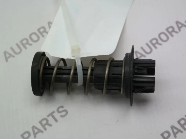 Пружина замка капота для Mercedes-Benz S class W222 2013-2017 на фотографиях