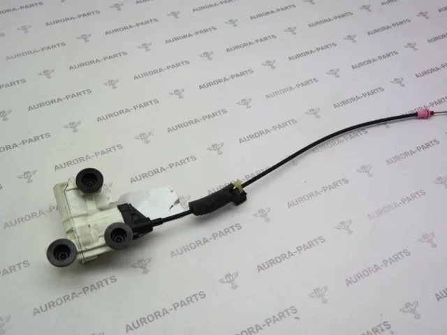 Петля двери передней левой нижняя для Mercedes-Benz S class W222 2013-2017 на фотографиях