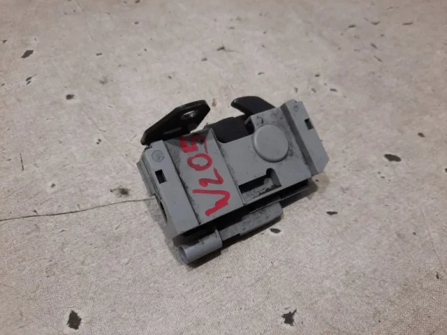 Фиксатор стойки капота для Mercedes-Benz GLK class X204 2008-2016 на фотографиях