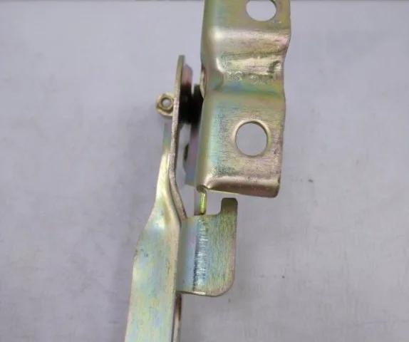 Петля капота правая для Hyundai ix35 1 2009-2013 на фотографиях