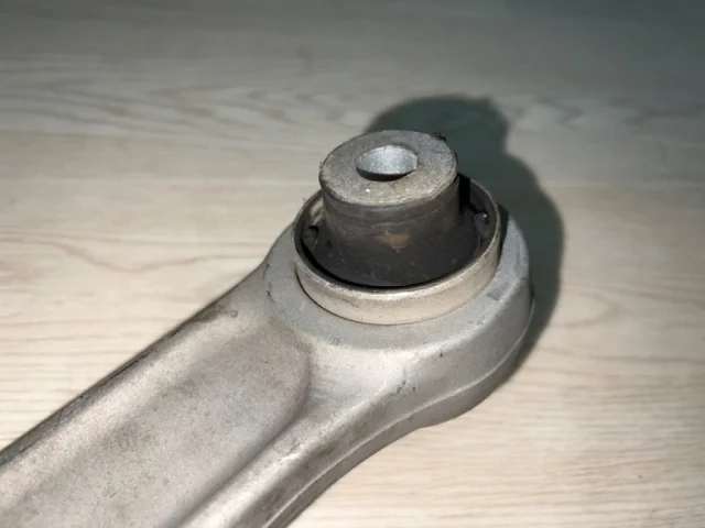 Рычаг передний правый верхний для BMW 5er Ф10 2010-2013 на фотографиях