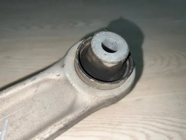 Рычаг передний левый верхний для BMW 5er Ф10 2010-2013 на фотографиях