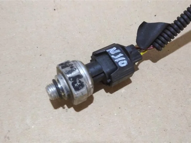 Датчик давления кондиционера для Nissan Qashqai J10 2006-2013 на фотографиях