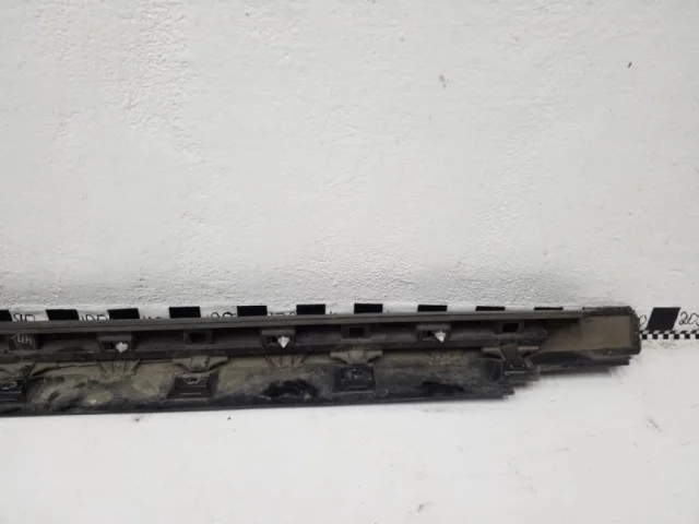 Накладка порога левая для Volkswagen Passat (B8) Variant 2014-2019 на фотографиях