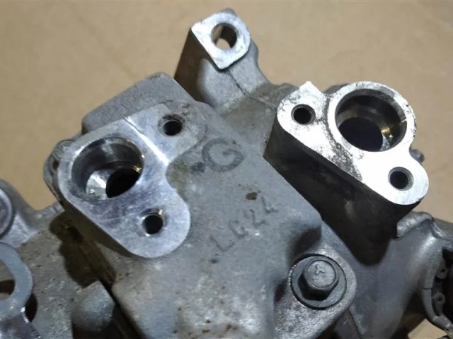 Компрессор кондиционера для Toyota Avensis Универсал T270 2008-2018 на фотографиях