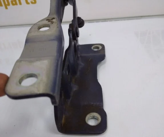 Крепление петли капота для Hyundai Tucson TL 2015-2019 на фотографиях