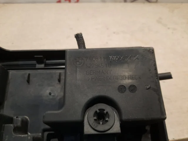 Пластиковая крышка двигателя для BMW 1er Ф20 2011-2015 на фотографиях