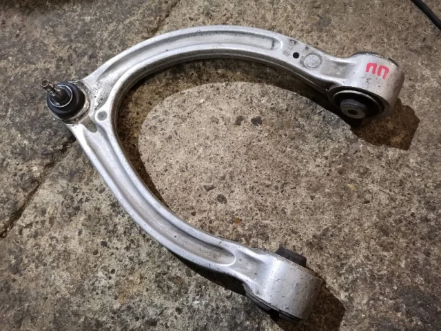 Рычаг передний правый верхний для Mercedes-Benz S class W221 2005-2013 на фотографиях