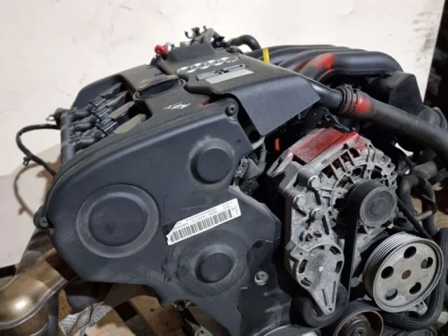 Двигатель для Audi A4 B6 Avant 2000-2004 на фотографиях