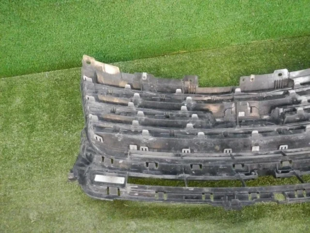 Решетка переднего бампера для Ford Explorer U502 rest 2014-2019 на фотографиях