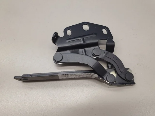 Петля капота правая для Volkswagen Passat (B7) 2010-2014 на фотографиях